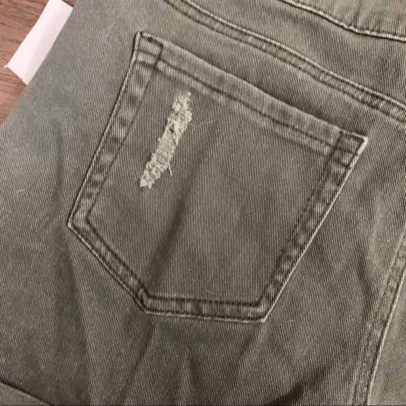 Vanilla Star Olive Green Mid-Rise 3” Embroidered Shorts Size 13 - Picture 8 of 11